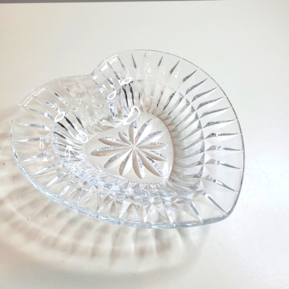 Mikasa Desire Crystal Heart Shaped Candy Dish Glass - Picture 2 of 6